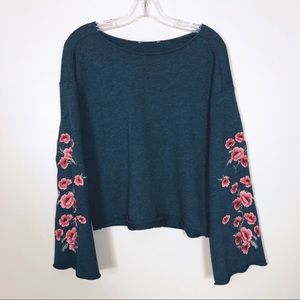 American Eagle | Embroidered Sweatshirt C-8